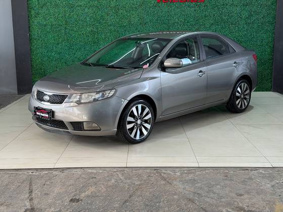 KIA CERATO 1.6 SX3 16V GASOLINA 4P AUTOMÁTICO KIA CERATO 1.6 SX3 16V GASOLINA 4P AUTOMÁTICO
